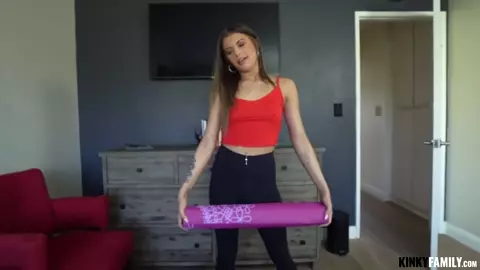 Jade Reign - Fucking my yoga-loving stepsis