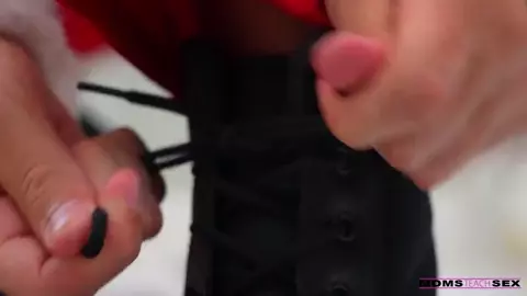 Bunny Madison - Stepmom Is Wet For Santa - S22:E10