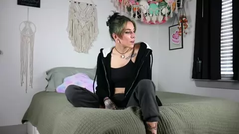 Liz Raw - MomGirlfriend Body Swap