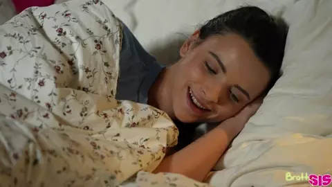 Ohana Petite & Zazie Skymm - Stepsis Has A Sleepover - S36:E2