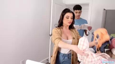 Savanah Storm - Stepmoms Mothers Day Creampie - S6:E7