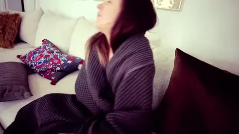 Lalunalewd – Mommy Caught Naked During Movie