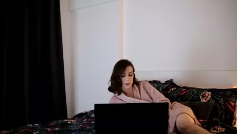 HelloAlice – Mommy Gaslighting You 1