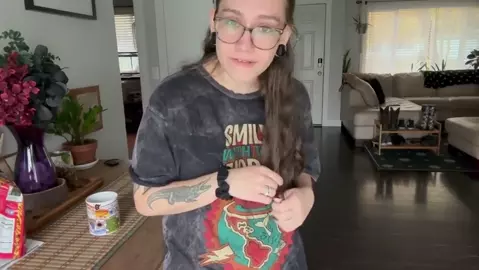 Divinebabe - Little sisters 1st blowjob