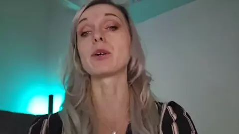 Lexi Snow - Your New Giantess Mommy