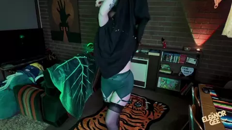 TheEleanorGee - Mesmerized Mommy Fucks The Bully