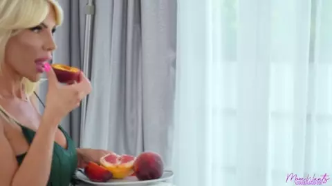 Tiffany Rousso - Stepmoms Sweet Pussy - S7:E8