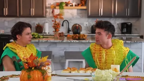 Mom Swapped - Mom Pussy Makes A Perfect Thanksgiving - S5:E3