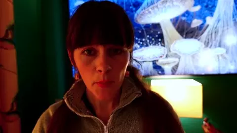 Sydney Harwin – THE UFO