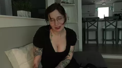 Bettie Bondage – Milky Stepmommy Helps You