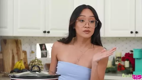 Bratty Sis - Stepsis Starts The New Year Off - S39:E5