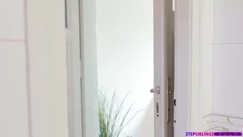 Carolina Guerrero - I Saw Your Cock Stepbro - S30:E10