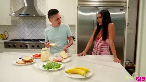 Isa Bella - Stepsisters Fight Or Fuck Response - S39:E7