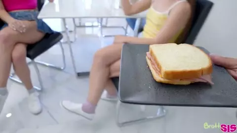 Cheerleader Kait & Juniper Ren- They Are Brats And I Love It - S39:E9