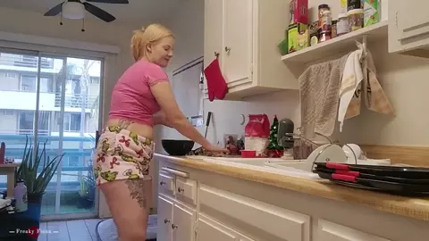 FreakyFiona - Christmas Cookie Fun With Mommy