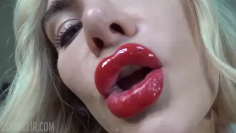 Dommelia – Goon For Mommy’s Lips