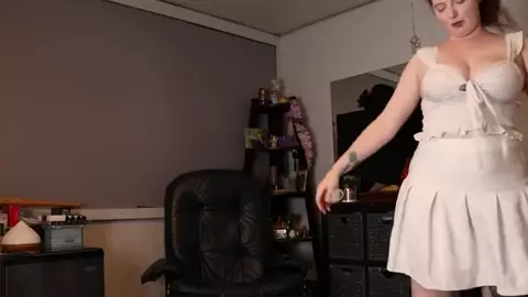 ThatTrixieGirl - Mother Obliviously Cleans 2