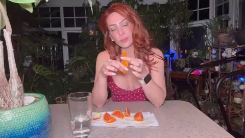 TrophyWifeNat - Sexy Mommy eats an orange
