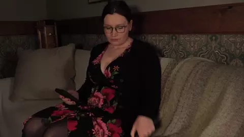 Bettie Bondage – What Mom Found Under the Bed