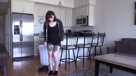 Bettie Bondage – Your Mom’s New Workout Routine