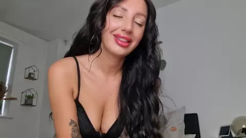 Tattooed Temptress – Peek At Mommys Pussy JOI