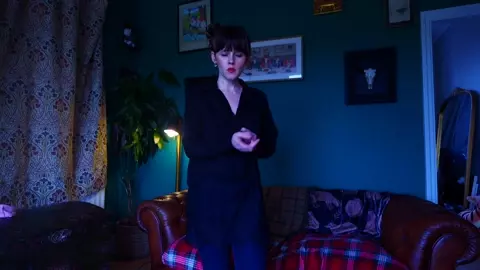 Sydney Harwin – Mommy Cant Resist The DOG