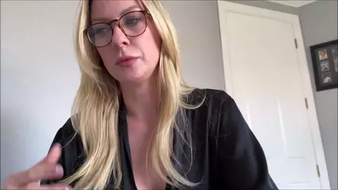 Sydney Paige – The Secret Lesson – MomComesFirst