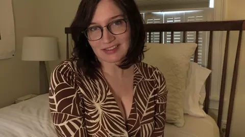 Bettie Bondage – Mom Has a Fansite