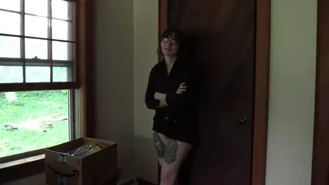 Bettie Bondage – Smoking With Mom