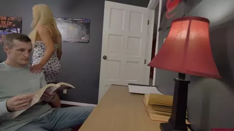 Spencer Scott – Wants Her Son To Come Home From College – Primal Fetish