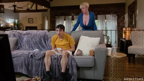 Dee Williams – Two-player Game – MommysBoy