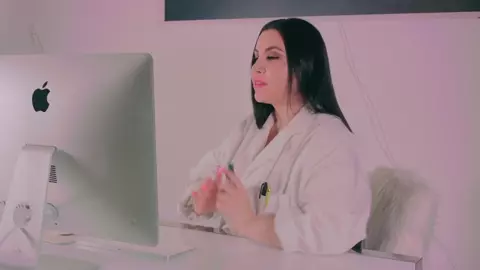 Korina Kova – My Moms Science Experiment