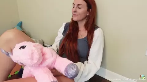 Kelly Payne – Mommys turn to play BooBees and Snakes
