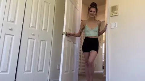 Sofie Reyez – Hot Latina Sis Shows You How To Relax