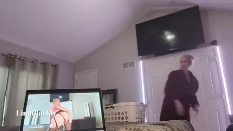 Lina Blackly – Pornstar Mommy Doesn’t Care You’ve Caught her