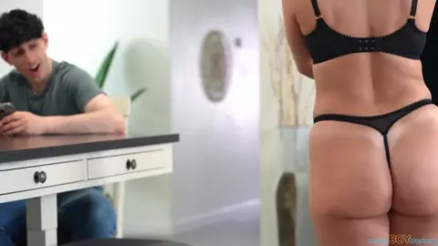 Crystal Clark – Mom’s Private AMA Session – MomsBoyToy