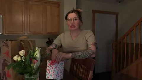 Bettie Bondage – Birthday Massage for Mom