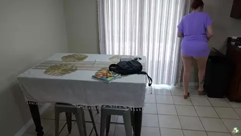 Kelly Payne – Amazed by Moms Feet