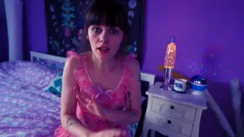 Sydney Harwin – Mommy Turns You ON