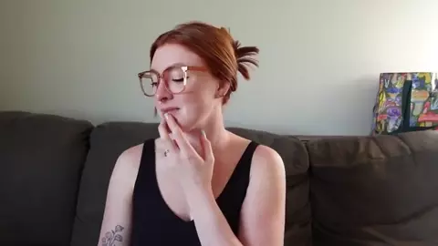 Itskinkerbell - Mommy POV Facesitting