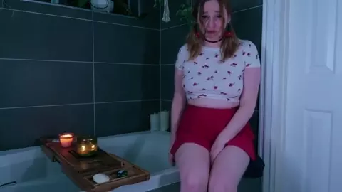Delilah Cass – ONE FUCKED UP FAMILY
