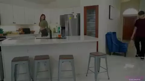 Kell Fire - I Think Stepmom Wants My Banana - S9:E2
