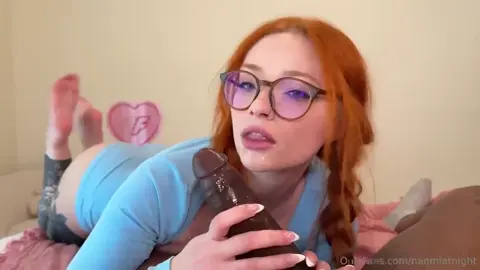 NaomiatNight – Caught My Stepsis Taking Nudes