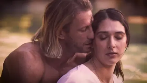 Aria Sloane, Ryan Mclane – Marco Polo – MissaX